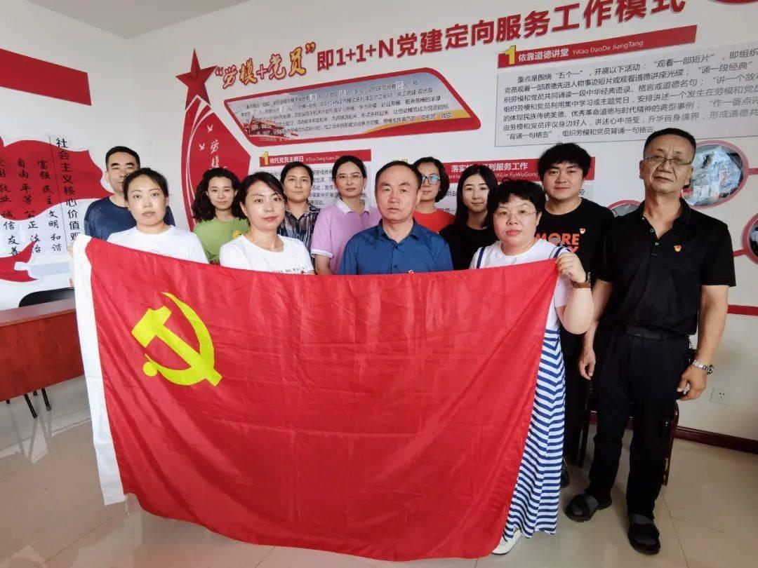 参谋长不敲门进司令员房间，还要掀蚊帐，夫人尴尬：他成家了吗？